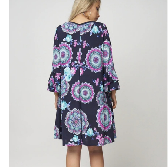 Plus size dress with ruffle sleeves & pockets - Picture 4 of 4